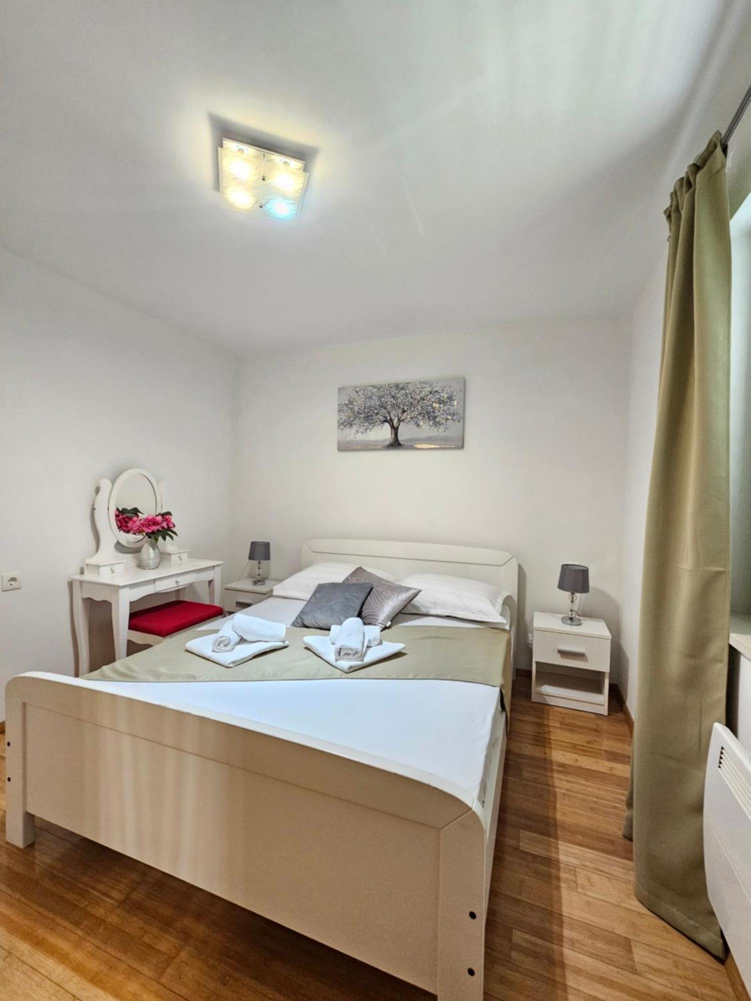 Apartments Iva Makarska Bagian luar foto